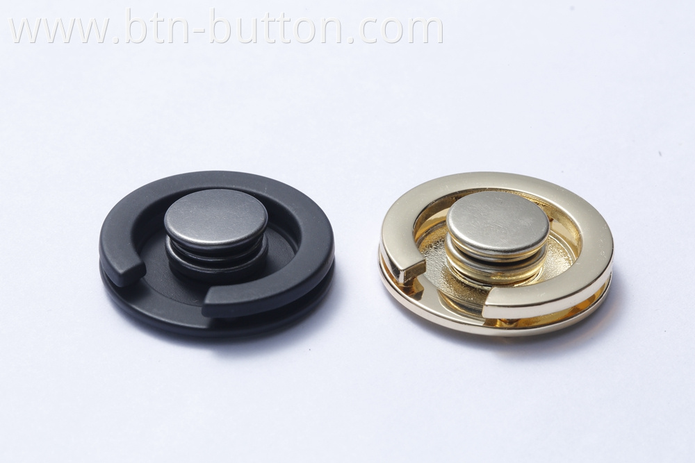 Custom metal buttons for jeans